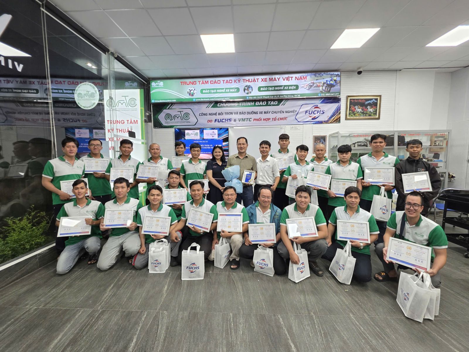 VMTC PHỐI HỢP CÙNG TẬP ĐOÀN FUCHS TỔ CHỨC THÀNH CÔNG CHƯƠNG TRÌNH ĐÀO TẠO CÔNG NGHỆ BÔI TRƠN VÀ BẢO DƯỠNG XE MÁY CHUYÊN NGHIỆP